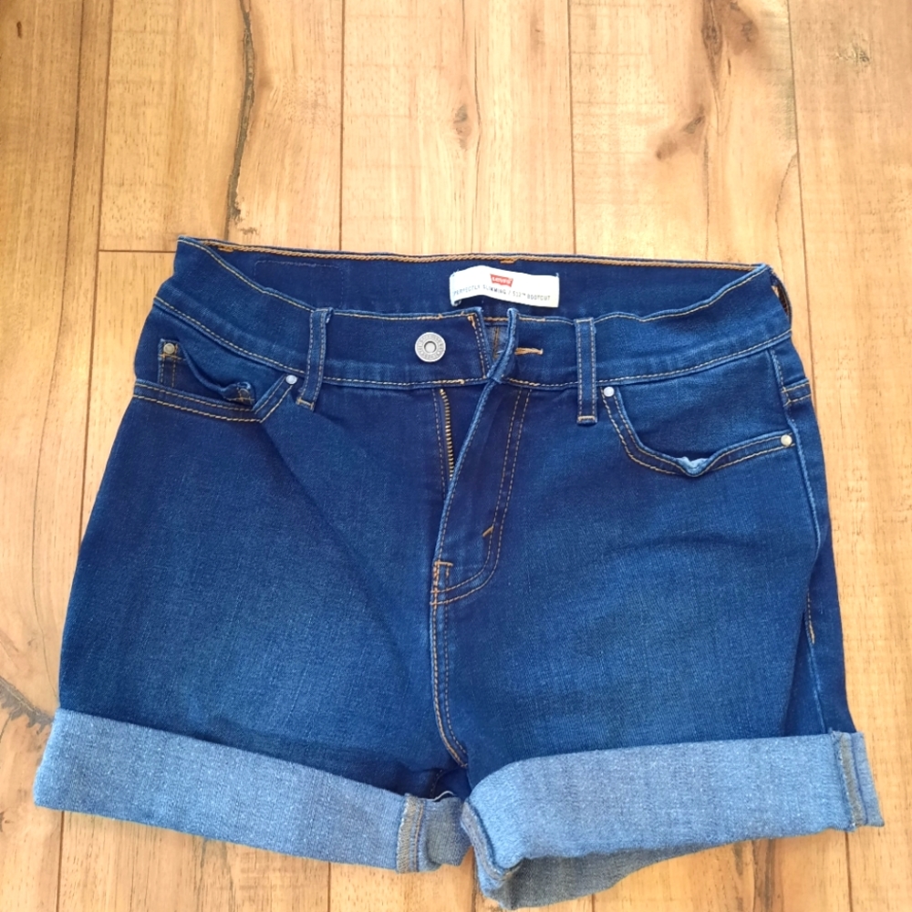 Levi Cutoff shorts